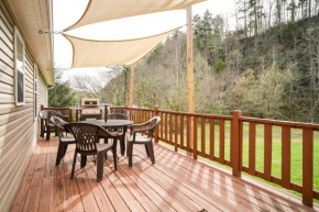 Sevierville Home with Hot Tub about 4 Mi to Dollywood!